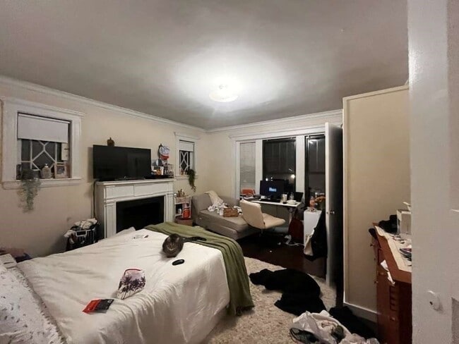 Building Photo - 452 Park Dr