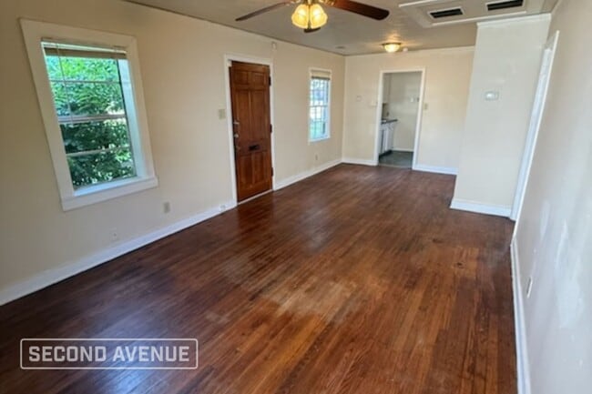 Building Photo - 2731 Jeffrey Ave