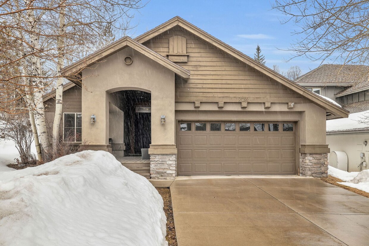 Primary Photo - Sun Peak Patio Home