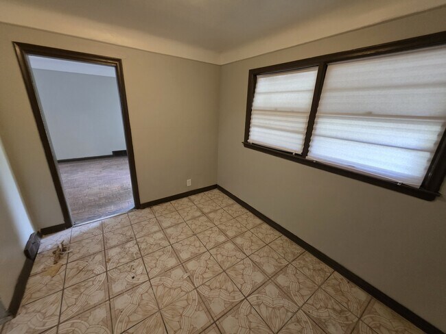 Building Photo - 9086 Plainview Ave