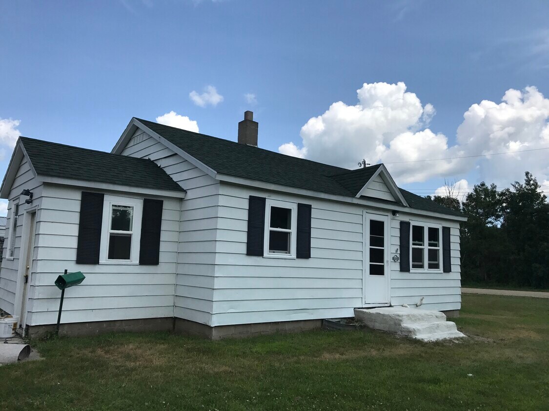3 BR - 1 Bath home plus single garage. - 801 29th St NW