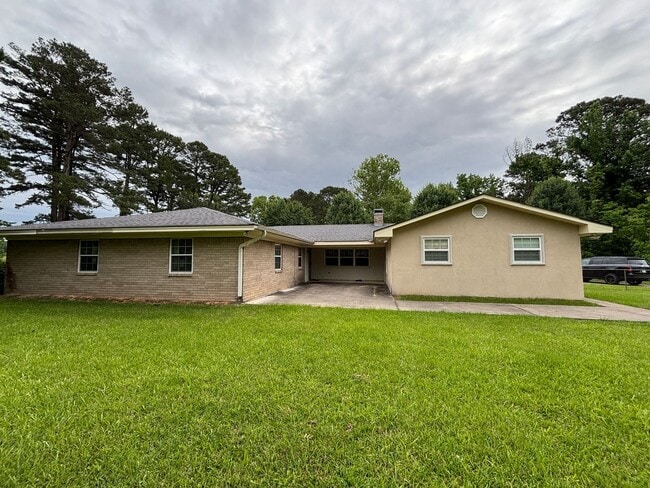 Building Photo - MINDEN BEAUTY ON 2 ACRE LOT