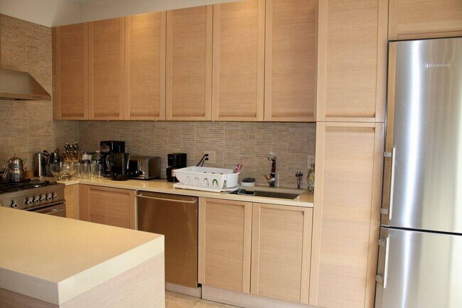 Foto del edificio - 74-33 64th Ln