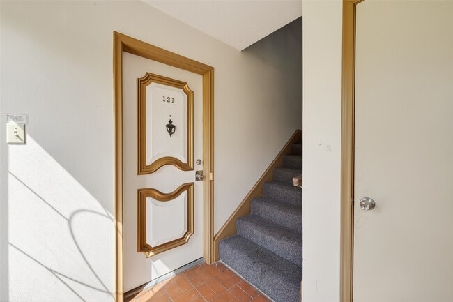 Building Photo - 7600 Burgoyne Rd