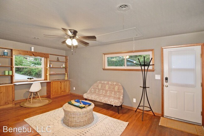 Building Photo - 3 br, 2 bath House - 566 Martin Lane