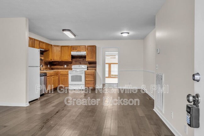 Foto del edificio - 3153 E Lake Dr