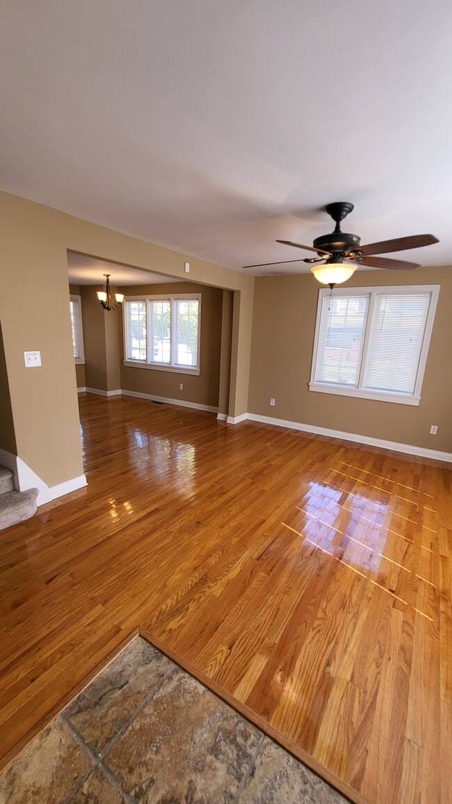 Building Photo - 1924 N Talbott St