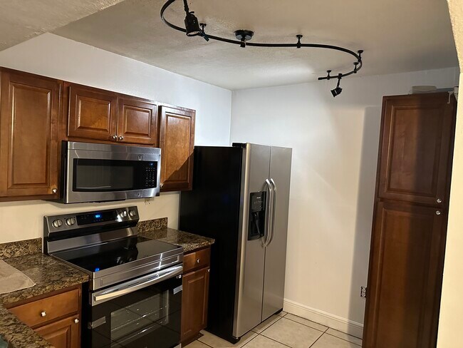 Building Photo - 15721 SW 137th Ave