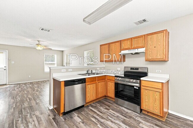 Foto del edificio - 5013 Waterford Dr