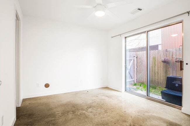 Foto del edificio - 2936 Commerce St