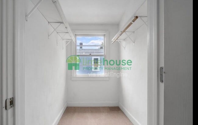 Building Photo - 106 Parkview Ave