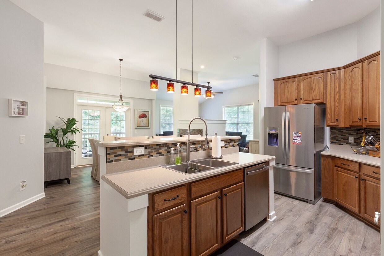 Foto principal - Gorgeous 3/2 Top Floor Condo w/ Private Vi...