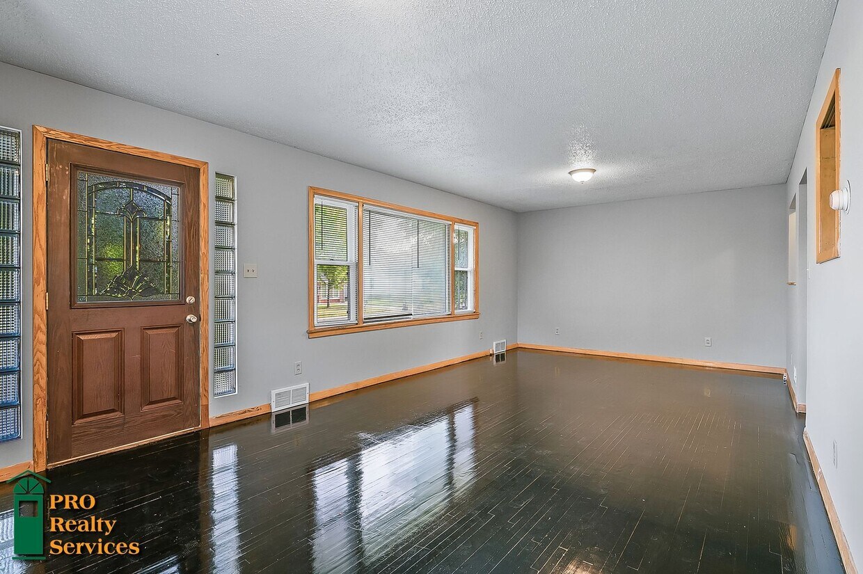 Primary Photo - 3 Bedroom Home in New Prague