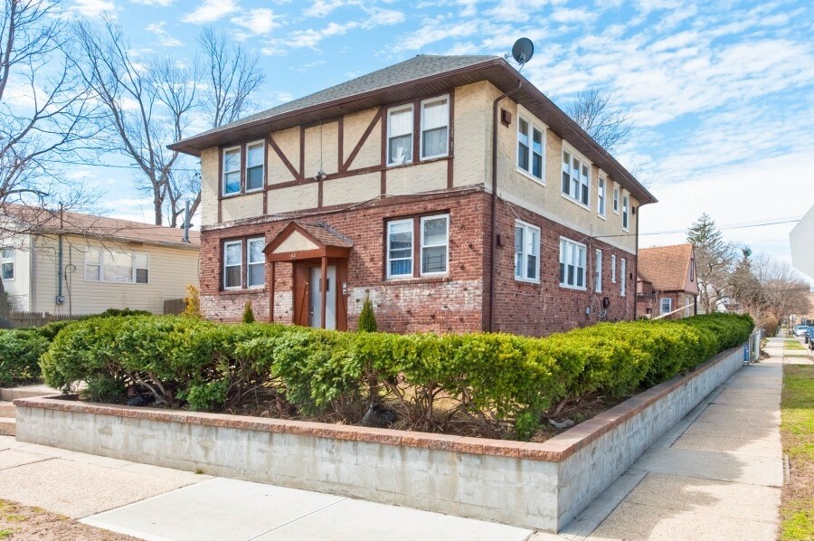 43 California Ave, Hempstead, NY 11550 Apartments in Hempstead, NY