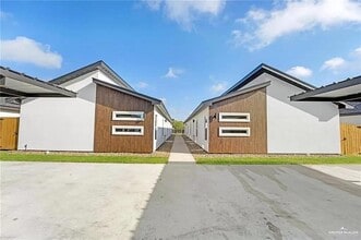 Building Photo - 13 West Dr