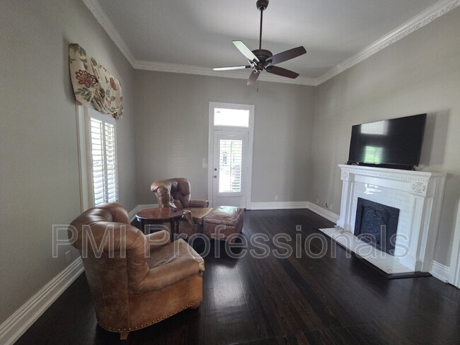 Building Photo - 401 E Main St