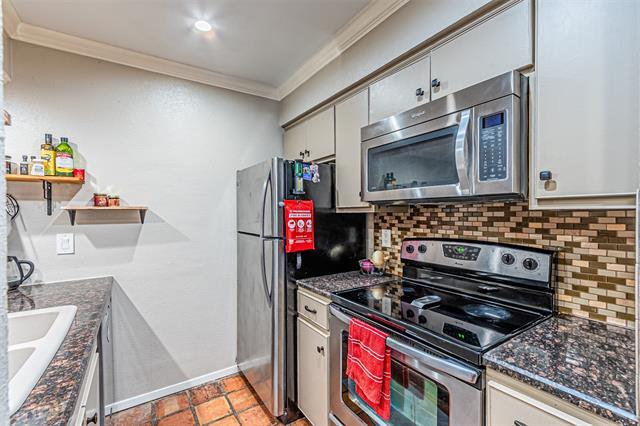 Foto del edificio - 5916 Birchbrook Dr