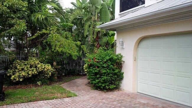 Foto del edificio - 857 SW 11th Ct
