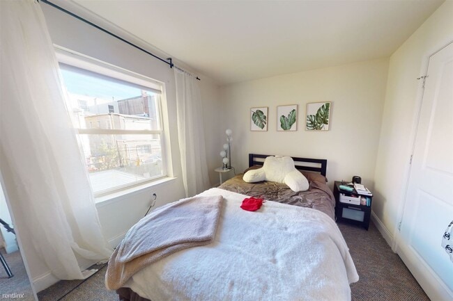 Building Photo - 4 br, 2 bath Duplex - 1815 N 18TH ST Unit B