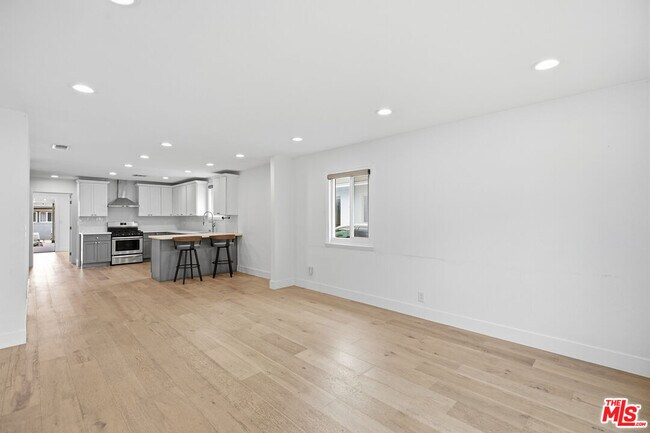 Foto del edificio - 4221 166th St