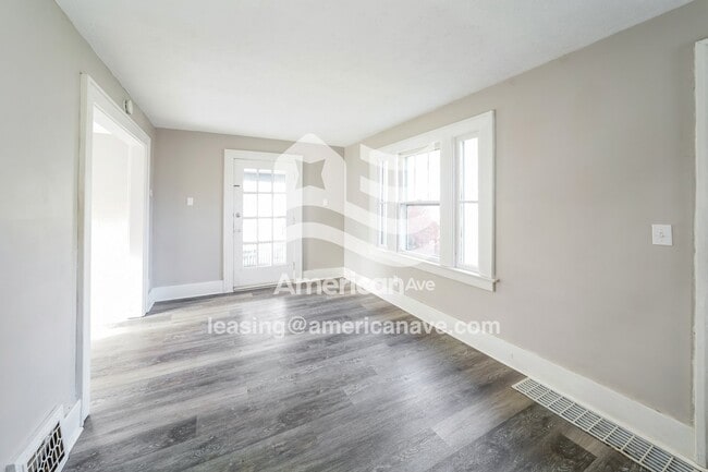 Building Photo - 133 Rand St