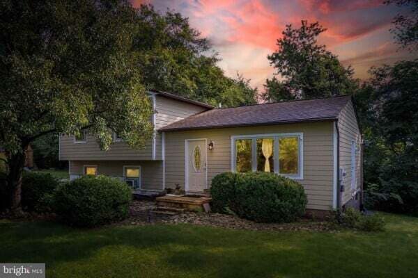 Primary Photo - 7221 Hillview Dr
