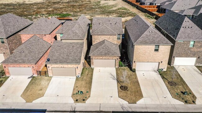 Building Photo - 7432 Palisades Dr