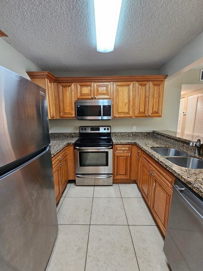 Foto del edificio - 1523 Lake Crystal Dr