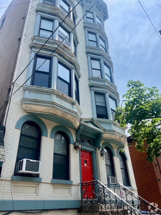 Building Photo - 219 Park Ave