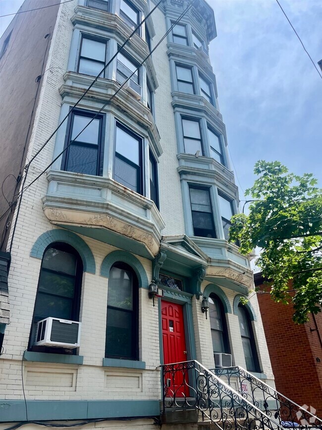 Building Photo - 219 Park Ave