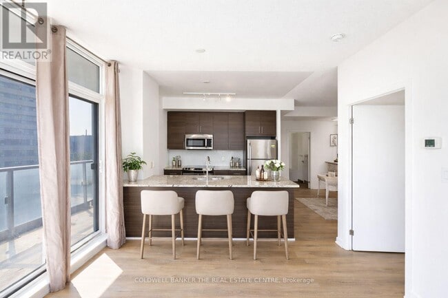 Building Photo - 70 Forest Manor Rd