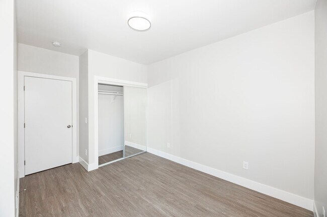 Building Photo - 1675 Clay St