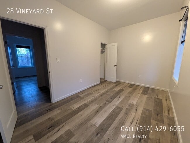 Building Photo - 28 Vineyard Ave