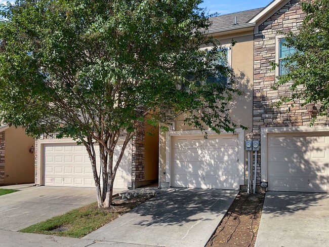 Photo - Move-In Ready Townhome Near I-30 & Arlington Entertainment!
