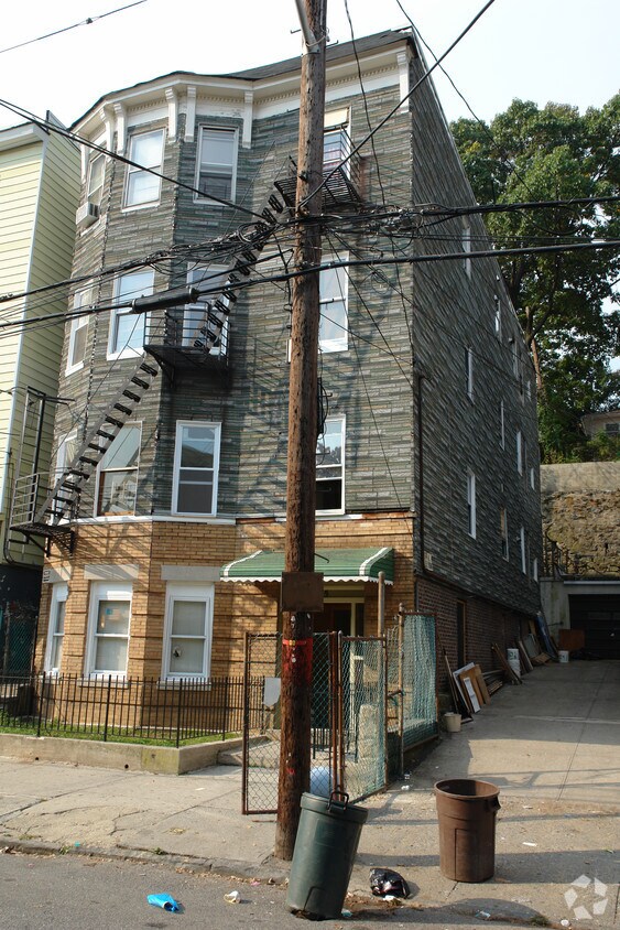 Foto del edificio - 95 Caryl Ave