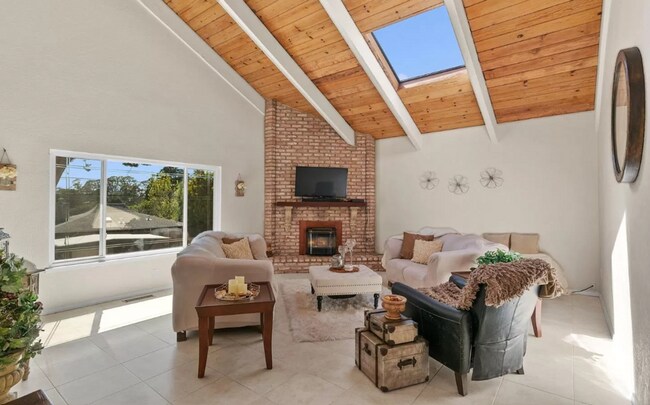 Building Photo - Beach House in Rio Del Mar