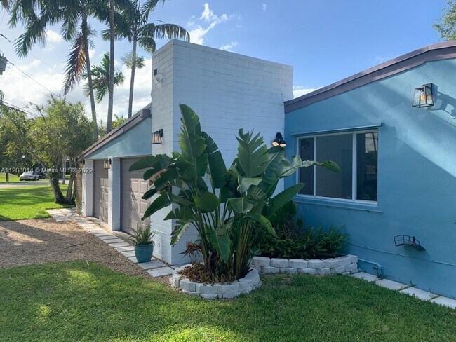 Building Photo - 11201 W Biscayne Canal Rd