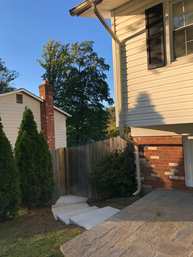 Building Photo - 14407 Oakvale St