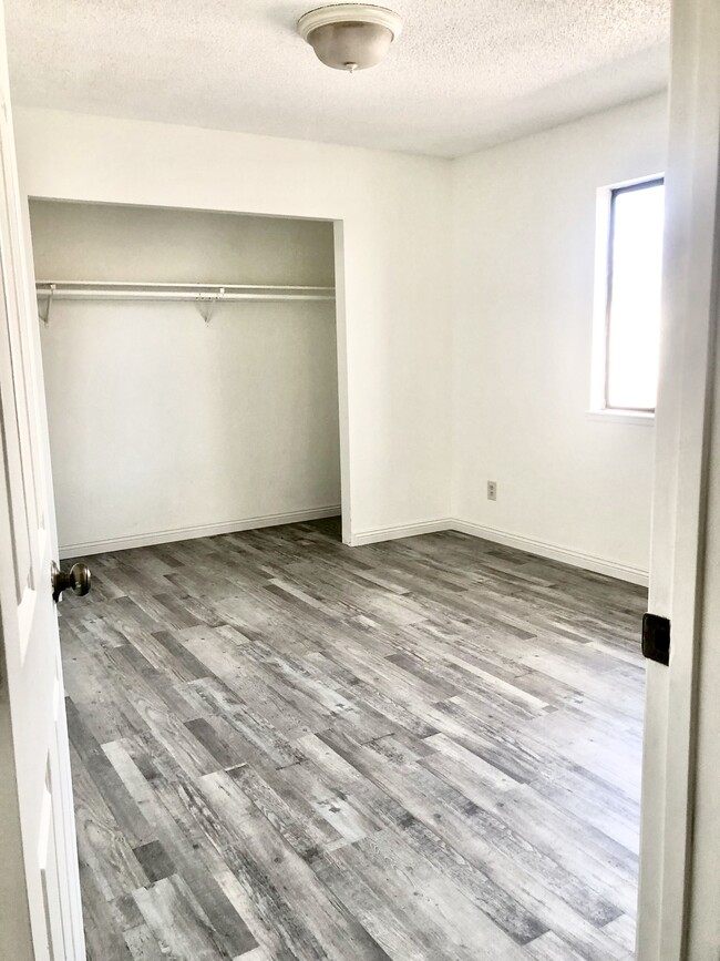 Foto del edificio - 5576 W Rochelle Ave