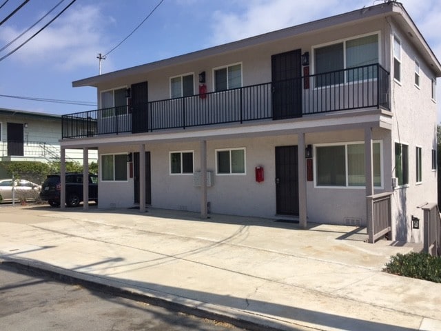 Unit is 1st floor on the right - 1021 Hayes Ave