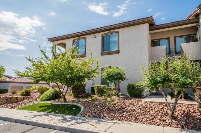 Building Photo - 2 bedroom condo in the heart of Henderson!