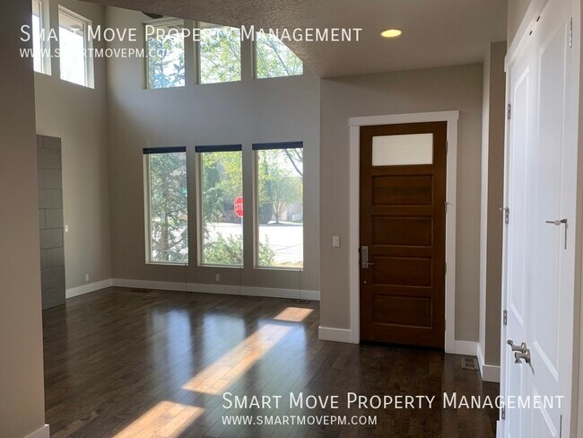 Building Photo - Stunning 3 bed home in Mill District at Ha...