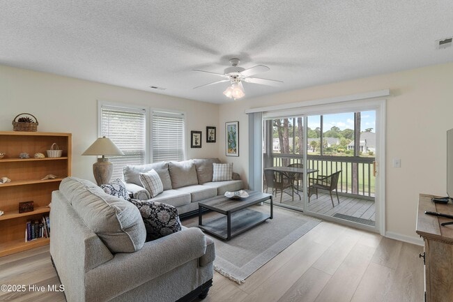 Building Photo - 3350 Club Villas Dr