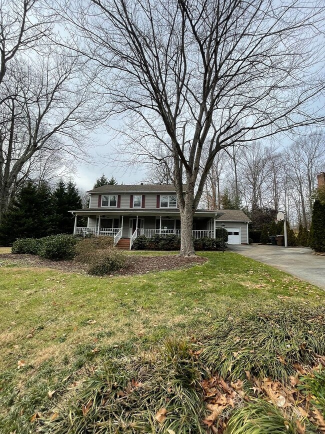 Building Photo - Spacious Home Off N Holden Convenient to F...
