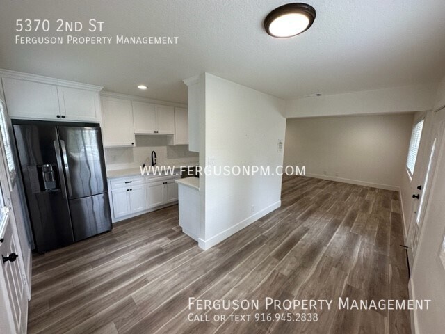 Foto principal - Tastefully Remodeled Solar Home in a Class...