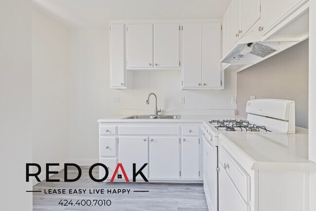 Foto del edificio - 8614 Woodley Ave