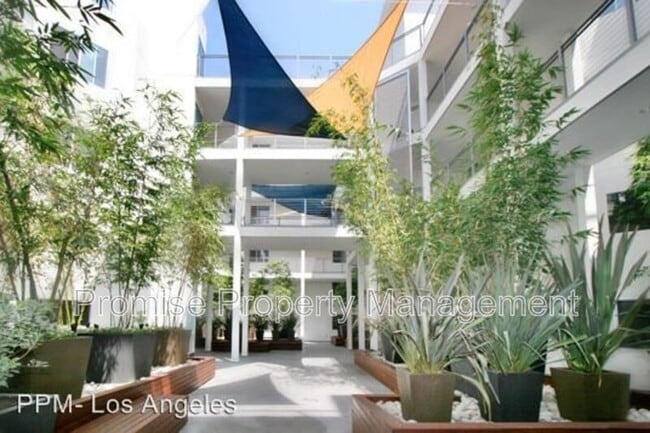 Foto del edificio - 12837 Moorpark St