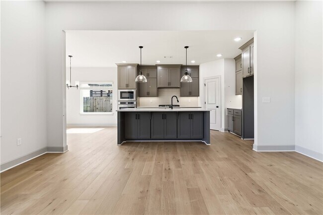 Building Photo - 970 Trestle Ln