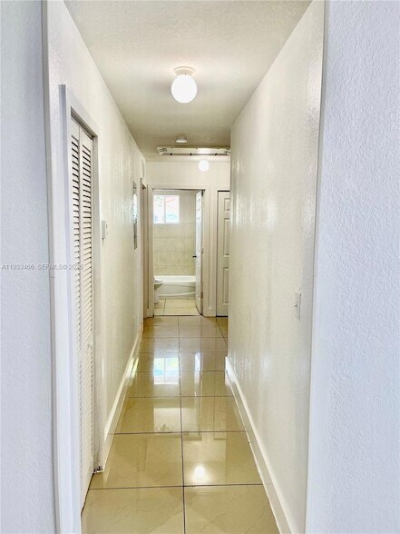 Foto del edificio - 5857 NW 13th Ave