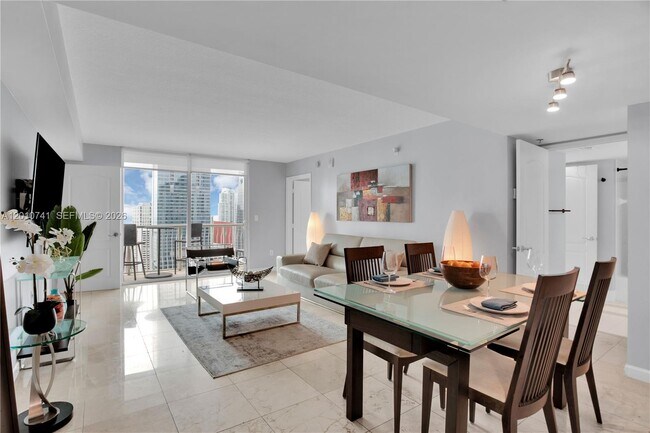 Foto del edificio - 1200 Brickell Bay Dr